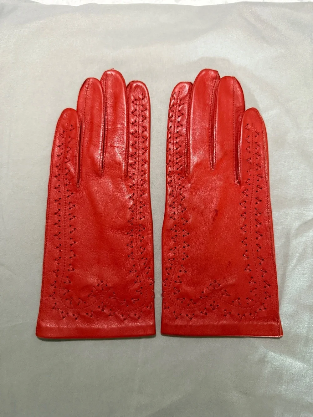 Leather gloves
